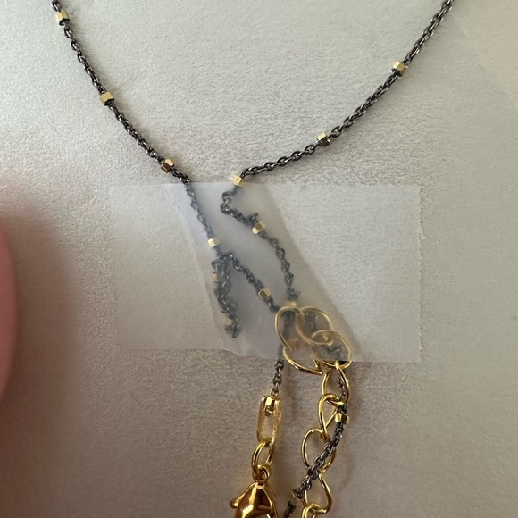 Elegant Black and Gold Necklace with Minimalist Design - Picture 3 of 3